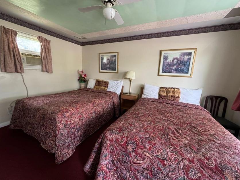 Holiday Motel โอริลเลีย ภายนอก รูปภาพ