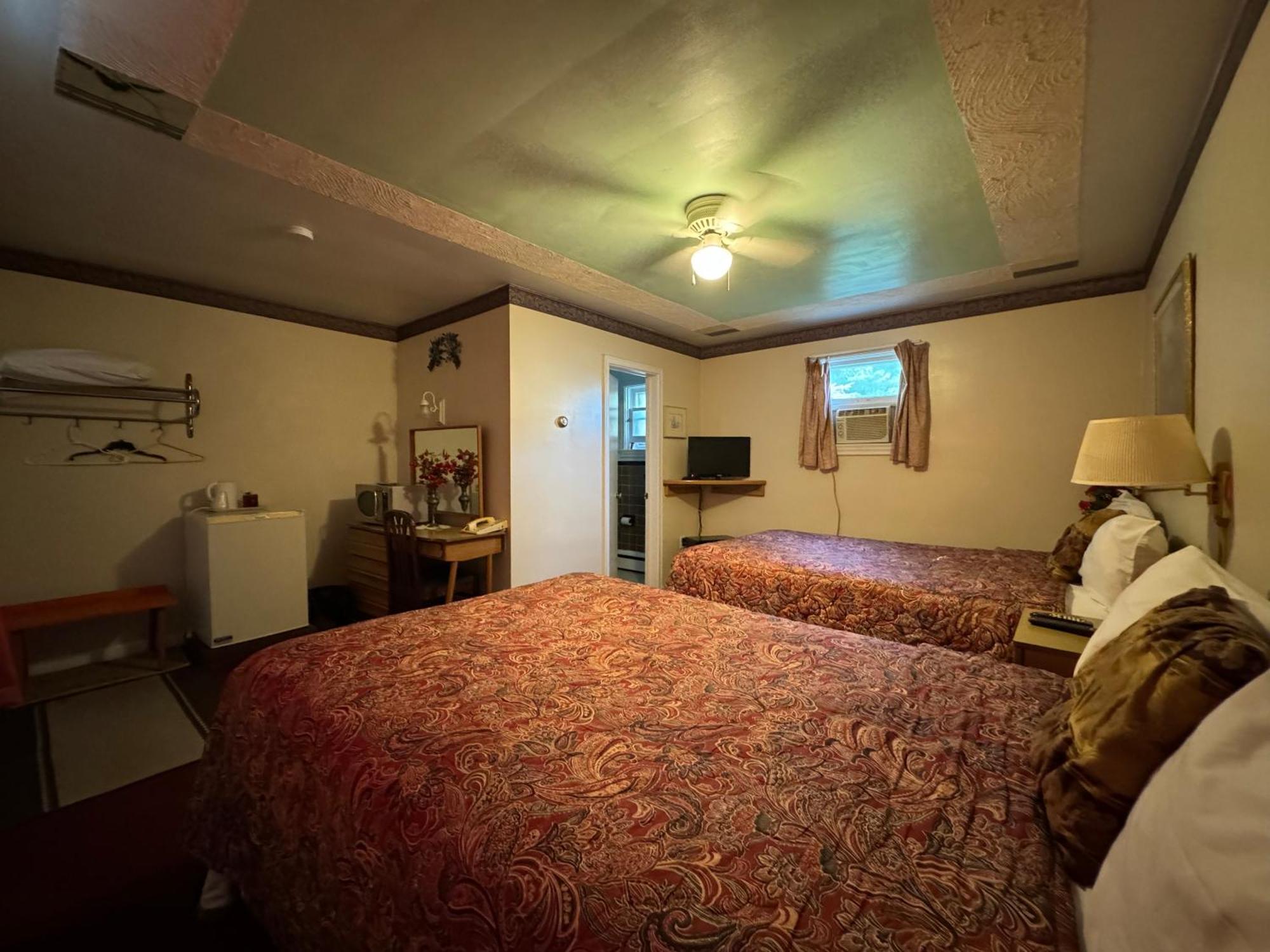 Holiday Motel โอริลเลีย ภายนอก รูปภาพ